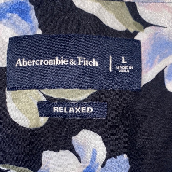 Abercrombie & Fitch Black and Blue Hawaiian Floral Shirt - Picture 2 of 4